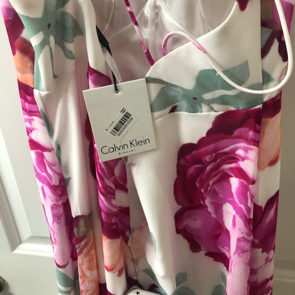 Long formal floral gown - Picture 5 of 8